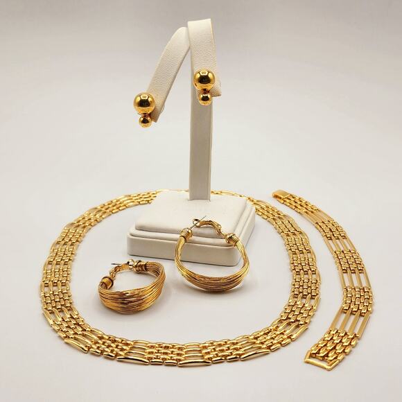 1980s Corporatecore Gold Set – Necklace, Bracelet, 2 Earrings | Office Capsule - Picture 4 of 6